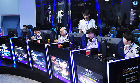 这位后防巨 这位后防巨